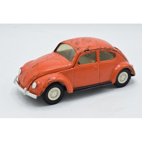 346 - 1960s Tonka VW Beetle car with 52680 stamped on underside, clip for axle/rear left wheel damaged inc... 