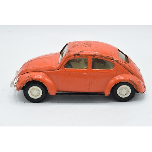 346 - 1960s Tonka VW Beetle car with 52680 stamped on underside, clip for axle/rear left wheel damaged inc... 