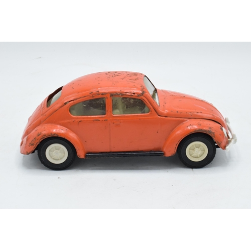 346 - 1960s Tonka VW Beetle car with 52680 stamped on underside, clip for axle/rear left wheel damaged inc... 