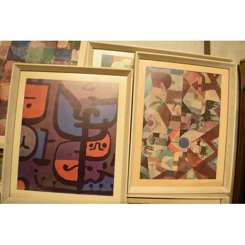 350 - A collection of 20th century framed prints to include famous paintings by artists such as Pablo Pica... 