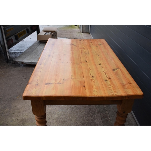 421 - A late 20th century thick pine topped kitchen table. 152 x 89 x 78cm tall. In good functional condit... 