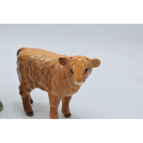 104 - A collection of Beswick animals to include a highland calf, chickadee 929 and American blue jays 925... 