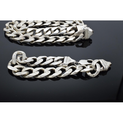 218 - A thick silver chain / necklace together with matching bracelet (2). 193.2 grams of silver. Length o... 