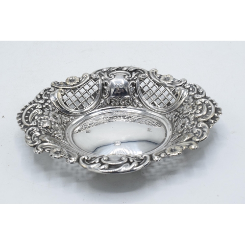 223 - A silver ornate dish with pierced decoration. 85.2 grams.  Birmingham 1970. 16cm long.