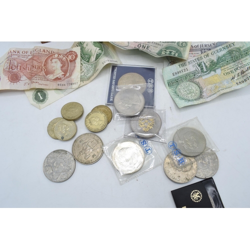 276 - A mixed collection of items to include treen boxes, English currency to include notes such as 10 shi... 