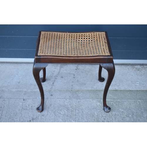 320 - An early 20th century wooden piano stool on cabriole legs. 51 x 36 x 45cm tall.