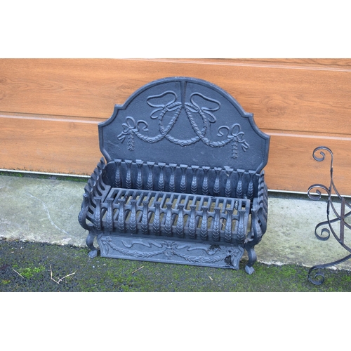 324 - A 20th century fire grill with ornate fireback (54cm wide) together with a shaped wire log basket (2... 