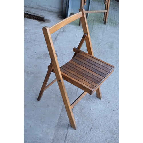 325 - A collection of 14 early to mid 20th century folding wooden chapel chairs (14). In good functional c... 