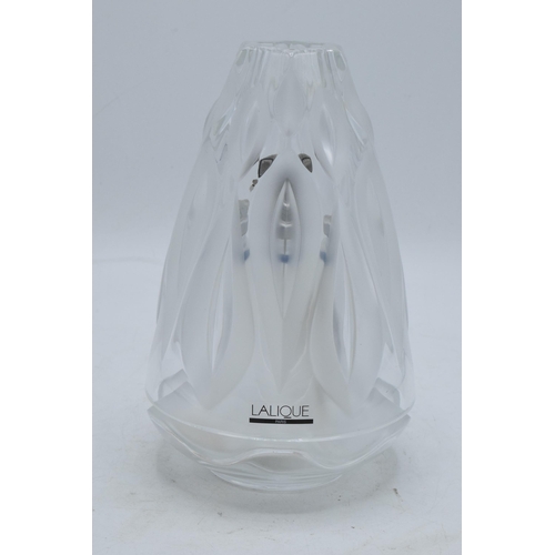 62 - Lalique glass Lampe Berger Lamp Editions d’Art Vibration with frosted decoration. 18cm tall. In good... 