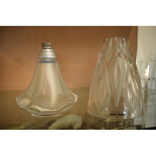 62 - Lalique glass Lampe Berger Lamp Editions d’Art Vibration with frosted decoration. 18cm tall. In good... 