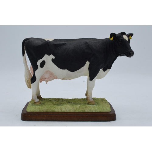 89 - Border Fine Arts Holstein Cow A26895. In good condition with no obvious damage or restoration though... 