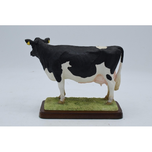 89 - Border Fine Arts Holstein Cow A26895. In good condition with no obvious damage or restoration though... 