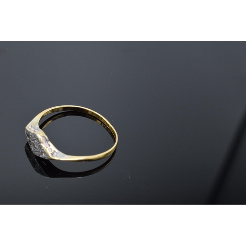 422 - 18ct gold and platinum ladies ring with illusion set diamonds. UK size N/O. 1.1 grams.