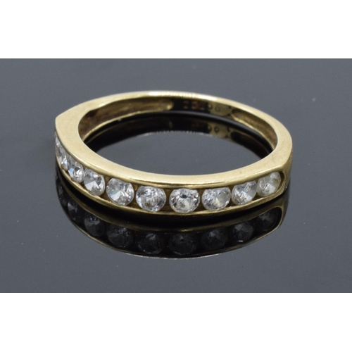 428 - 9ct gold ladies ring set with CZs. 1.4 grams. UK size N/O.