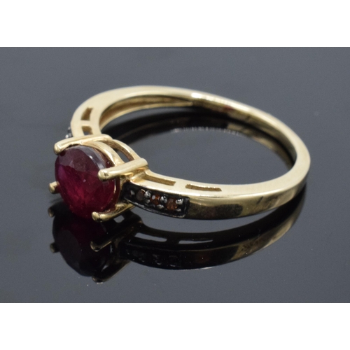 431 - 9ct gold ladies ring. 2.3 grams. Set with semi-precious stones. UK size O.