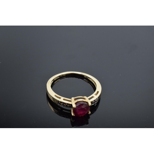 431 - 9ct gold ladies ring. 2.3 grams. Set with semi-precious stones. UK size O.