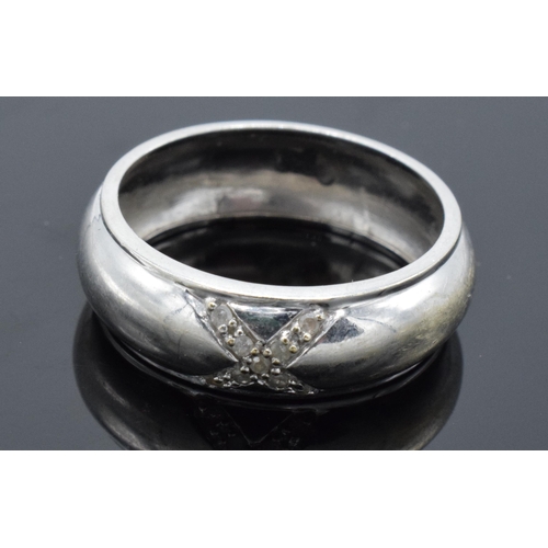 432 - 9ct white gold ladies ring. 2.4 grams. Set with semi-precious stones. UK size N/O.