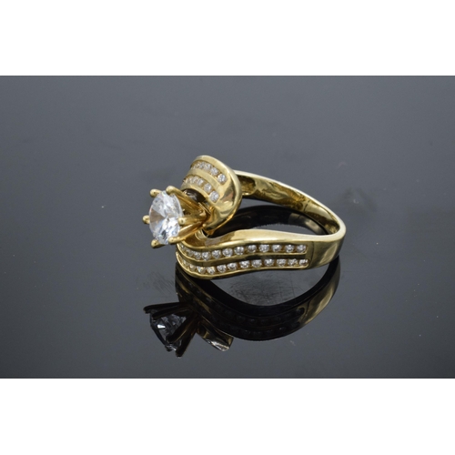 433 - 9ct gold ladies ring. 5.1 grams. Set with semi-precious stones. UK size P.