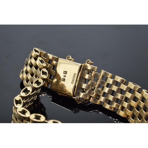 443 - 9ct gold gate bracelet with safety chain. 30.5 grams.