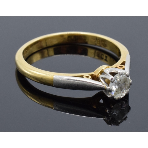 463 - 18ct gold and platinum diamond solitaire ring (0.37ct). 3.9 grams. Diamond is chipped.