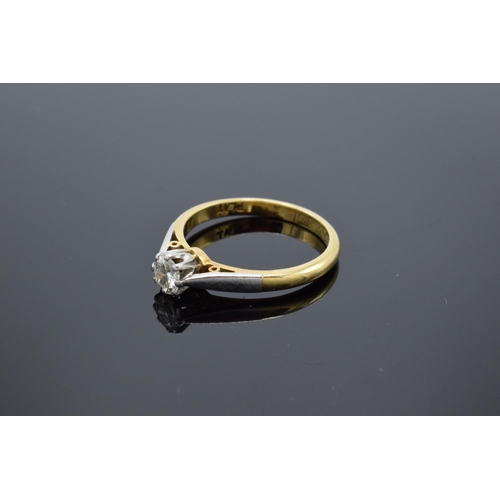 463 - 18ct gold and platinum diamond solitaire ring (0.37ct). 3.9 grams. Diamond is chipped.