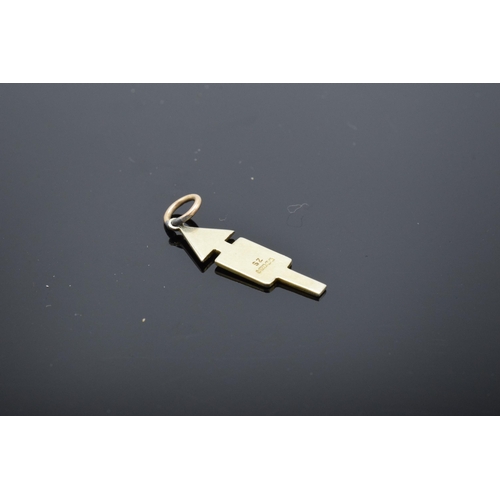 473 - 9ct gold enamelled road sign charm 'Torch of Knowledge'. 2cm long.