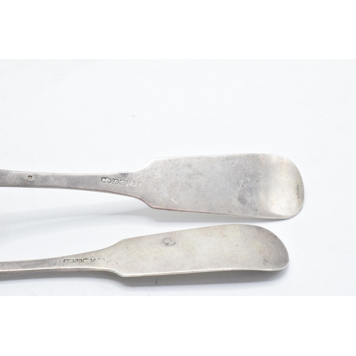 225W - A pair of American Psuedo tea spoons with English hallmarks (2). 40.8 grams.