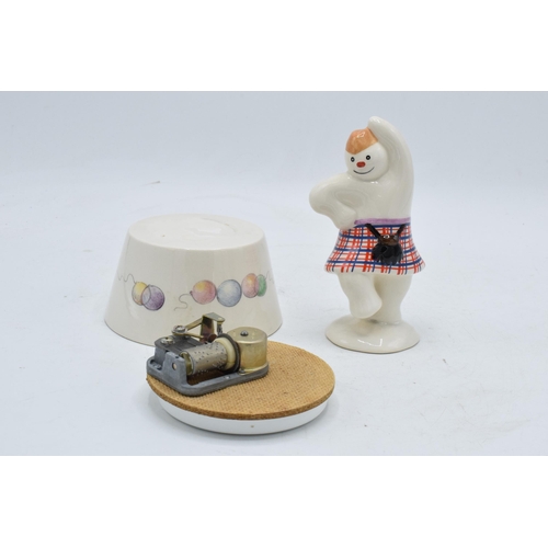 126 - Royal Doulton musical Snowmen figures to include Snowman Magic DS5 and Bluebells of Scotland DS18 (u... 