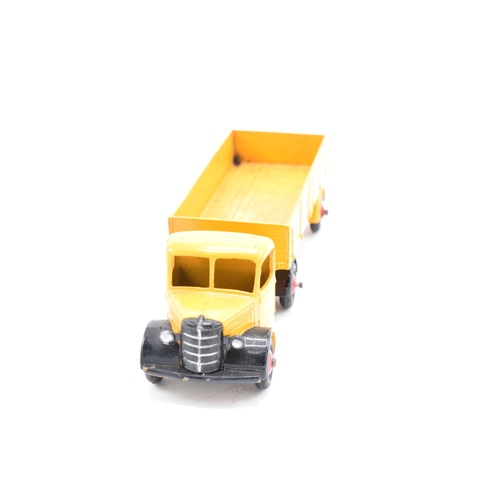 333 - Boxed Dinky Toys No.409 yellow / orange Bedford Articulated Lorry. GC to VGC condition with some pai... 