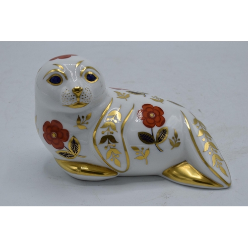 86 - Royal Crown Derby paperweight in the form of a seal. Gold stopper. In good condition with no obvious... 