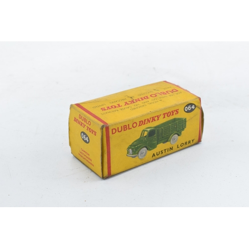 362 - Boxed Dublo Dinky Toys 064 Austin Lorry. In good condition with some evidence of use and play-wear s... 