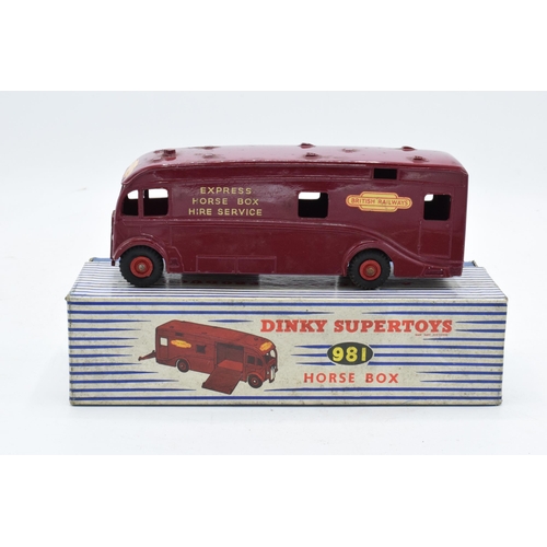 371 - Boxed Dinky Supertoys 981 Horsebox. Some evidence of use and play-wear such as small paint chips, sc... 