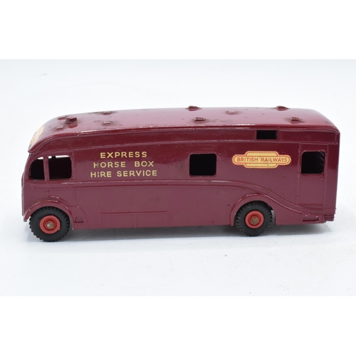 371 - Boxed Dinky Supertoys 981 Horsebox. Some evidence of use and play-wear such as small paint chips, sc... 