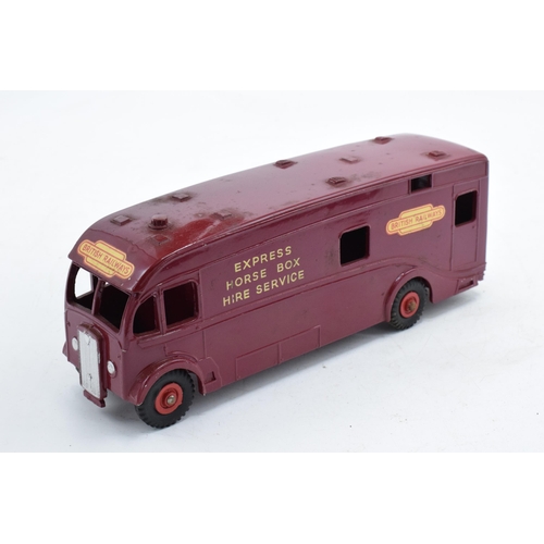 371 - Boxed Dinky Supertoys 981 Horsebox. Some evidence of use and play-wear such as small paint chips, sc... 