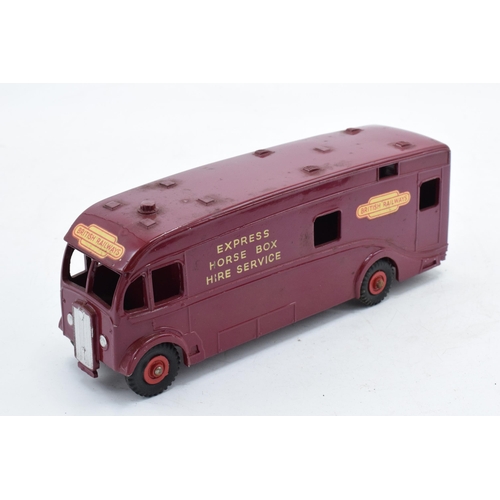 371 - Boxed Dinky Supertoys 981 Horsebox. Some evidence of use and play-wear such as small paint chips, sc... 