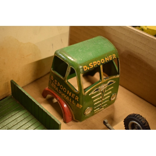 384 - Shackleton Toys Foden lorry, flat bed Foden truck finished in green and red with clockwork motor in ... 