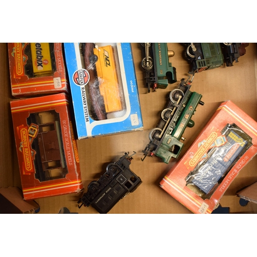 389 - A mixed collection of model railway items to include Hornby 101 engine, 8751 engine, boxed 00 gauge ... 