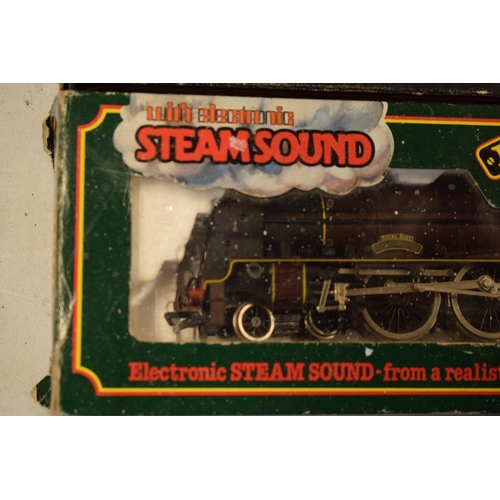 394 - Boxed Mainline Railways 00 Gauge models LNER 581, Coalite Radiant Smokeless Fuel trailer and Steam S... 