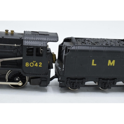 396 - Boxed Wrenn OO gauge W2225 2-8-0 Freight LMS locomotive in black