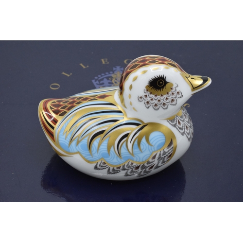 100M - Boxed Royal Crown Derby paperweight in the form of a Collectors Guild Duckling. First quality with s... 