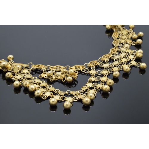 221K - A gilt metal decorative necklace. 45cm long.