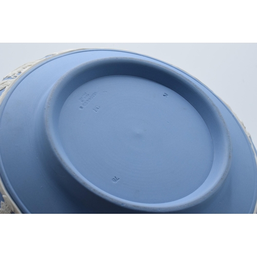 50 - Wedgwood blue Jasperware bowl with relief scenes. In good condition with no obvious damage or restor... 