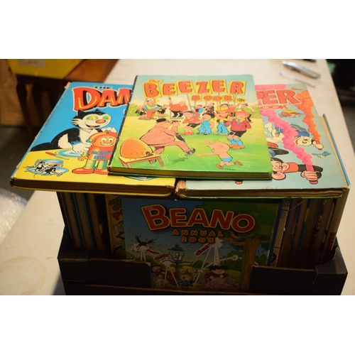 404 - A collection of annuals to include the Beano Book and Dandy etc from the 1980s until the 2010s (30+ ... 