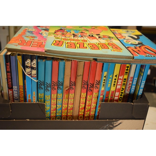 404 - A collection of annuals to include the Beano Book and Dandy etc from the 1980s until the 2010s (30+ ... 