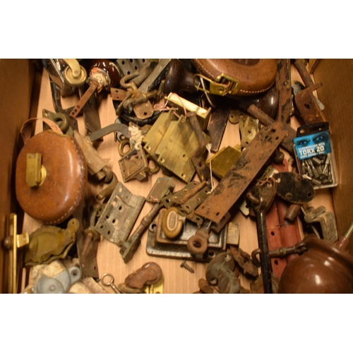 407 - A mixed collection of items to include ironmongery, brass H hinges, casters, door knobs, fixtures an... 