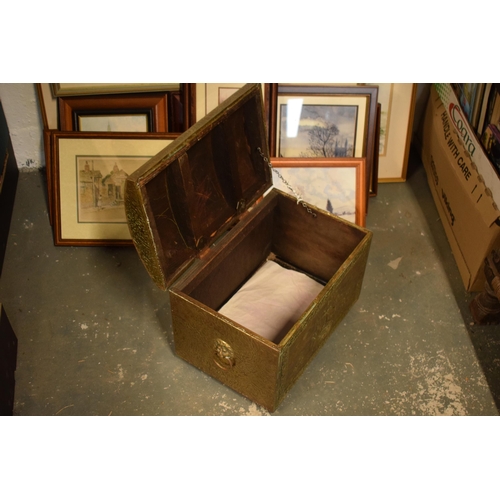 408 - A brass chest with repousse decoration and wooden linings with lion's head handles. 40cm wide.