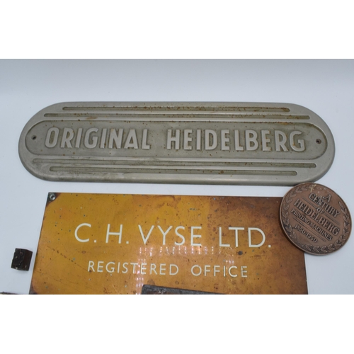 409 - A collection of signs to include a brass example, 'Original Heidelberg' and other printing blocks (Q... 