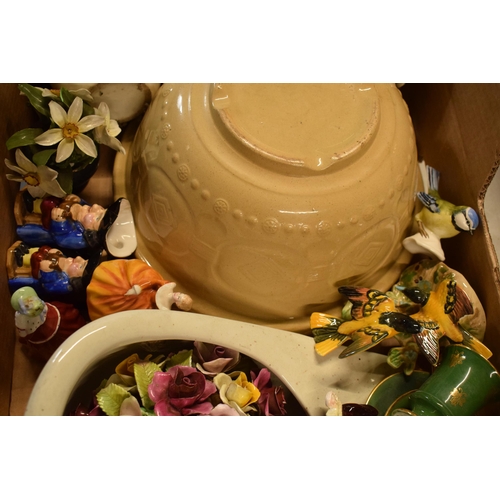 40D - A mixed collection of items to include vintage cooking bowl, Beswick figures (af), Royal Doulton fig... 