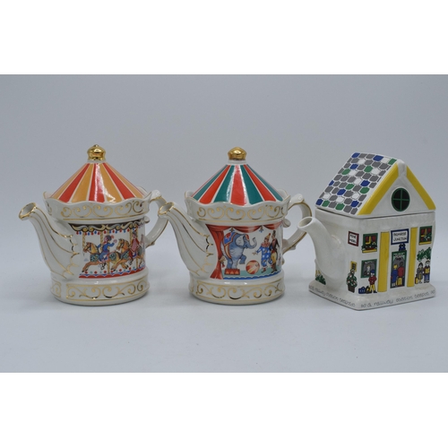 65B - A trio of teapots to include Sadler examples Carousel, Circus and Wade English Life teapot Primrose ... 