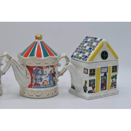 65B - A trio of teapots to include Sadler examples Carousel, Circus and Wade English Life teapot Primrose ... 